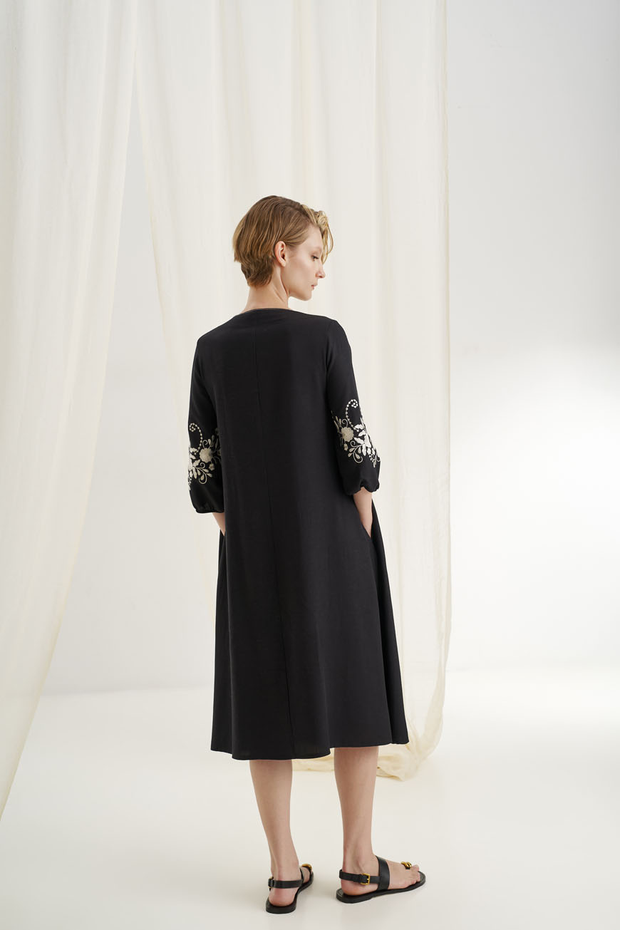 12522 Φόρεμα κεντήματα με μείγμα λινού (1)