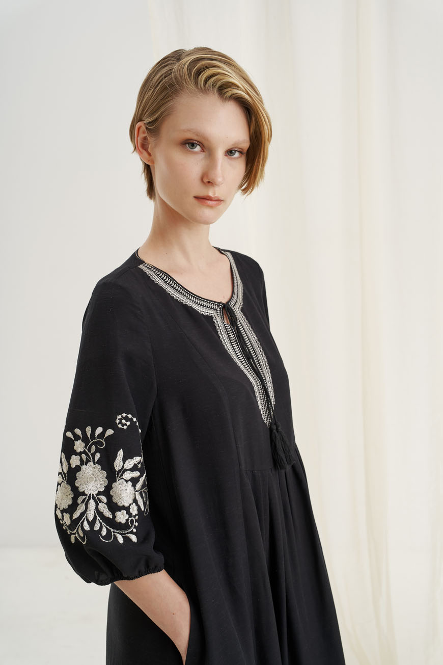 12522 Φόρεμα κεντήματα με μείγμα λινού (5)