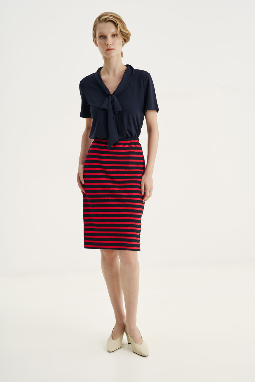 12529 Φούστα ριγέ με logo κουμπιά πλάι (1)