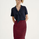 12529 Φούστα ριγέ με logo κουμπιά πλάι (4)