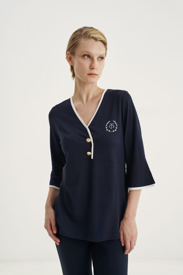 Άνετη μπλούζα με αντιθέσεις