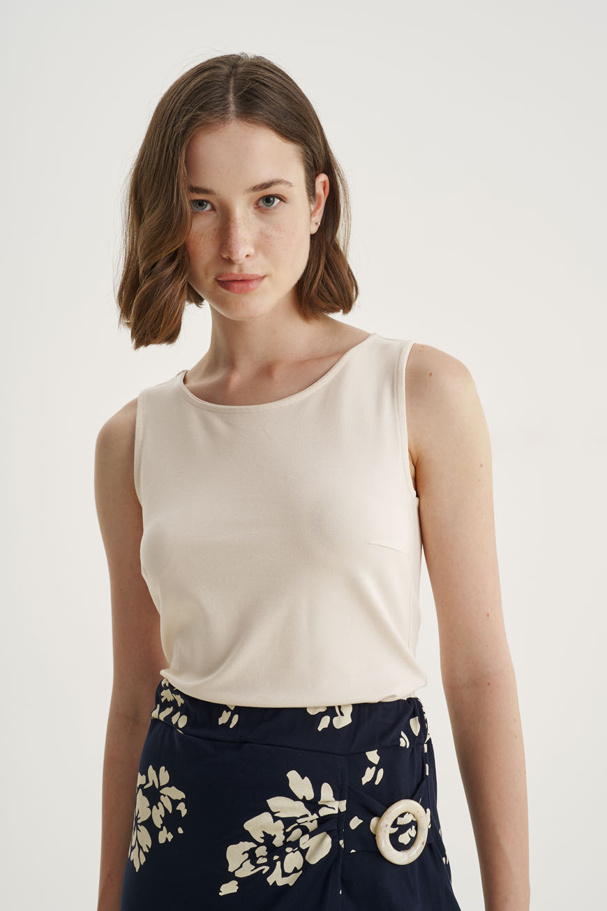 12677 Τοπ μονόχρωμο με Ve πλατη (1)