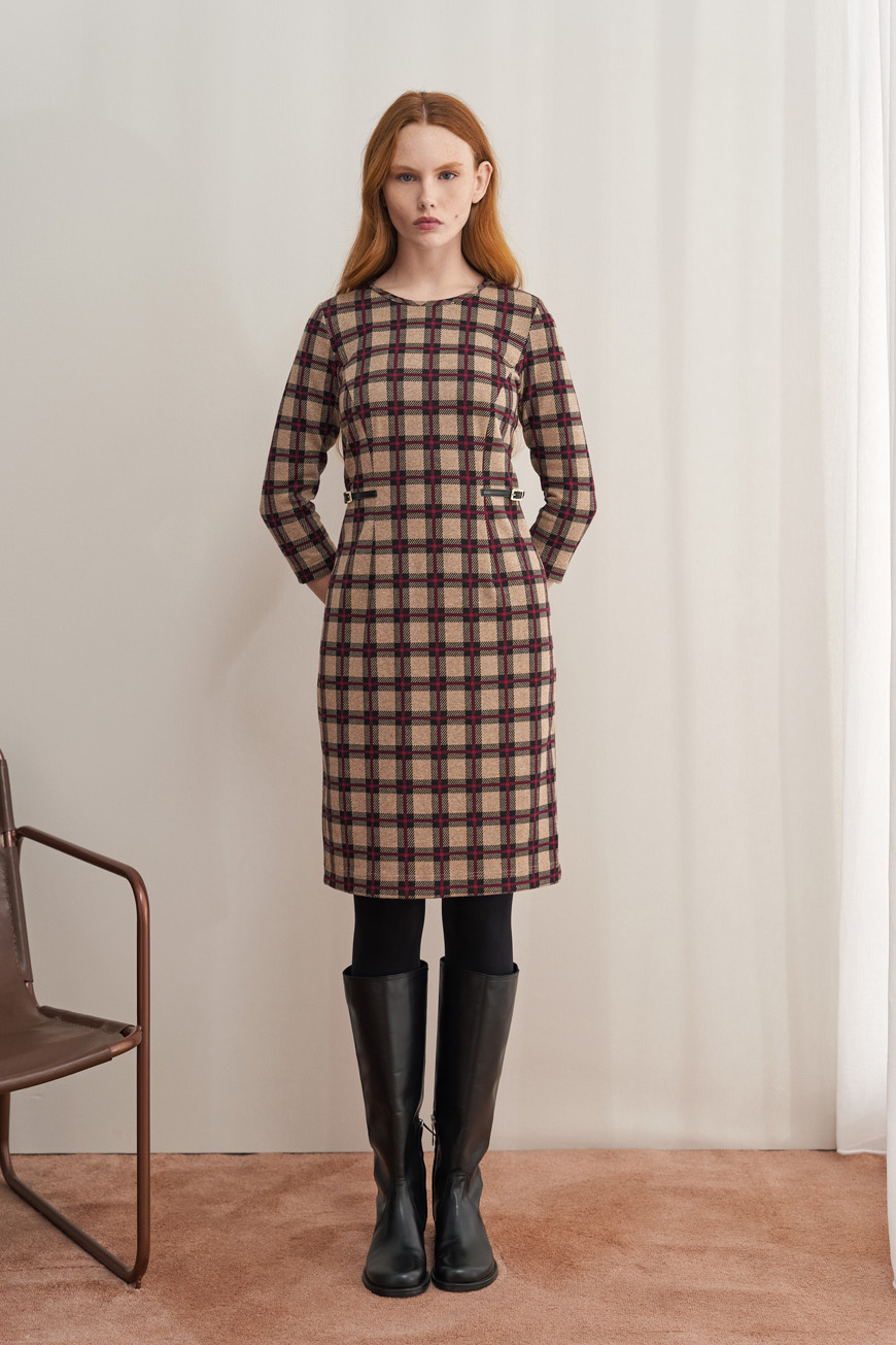 12733 Φόρεμα tartan ζακάρ με τόκα (1)