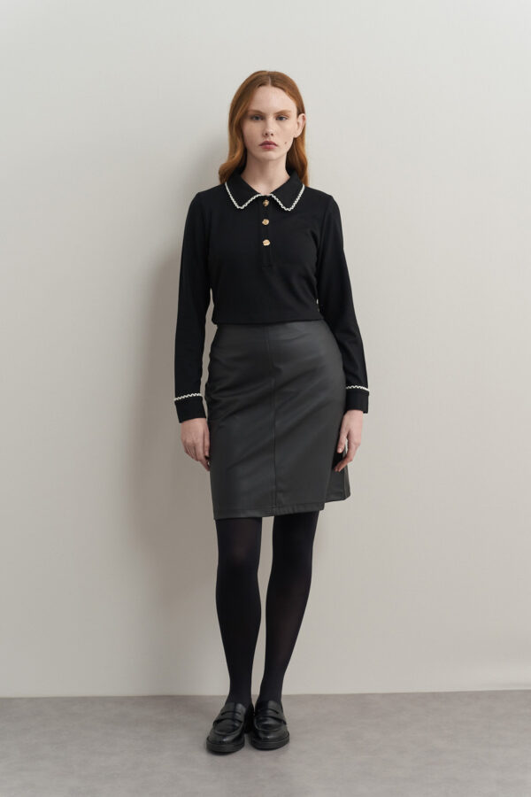 Polo blouse cream detail