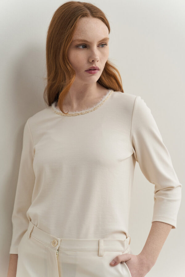 Blouse with contrast