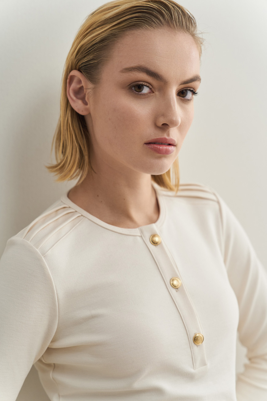 12786 ΜΠΛΟΥΖΑ ΜΕ ΠΙΕΤΑΚΙΑ ΣΤΟΝ ΩΜΟ (3)