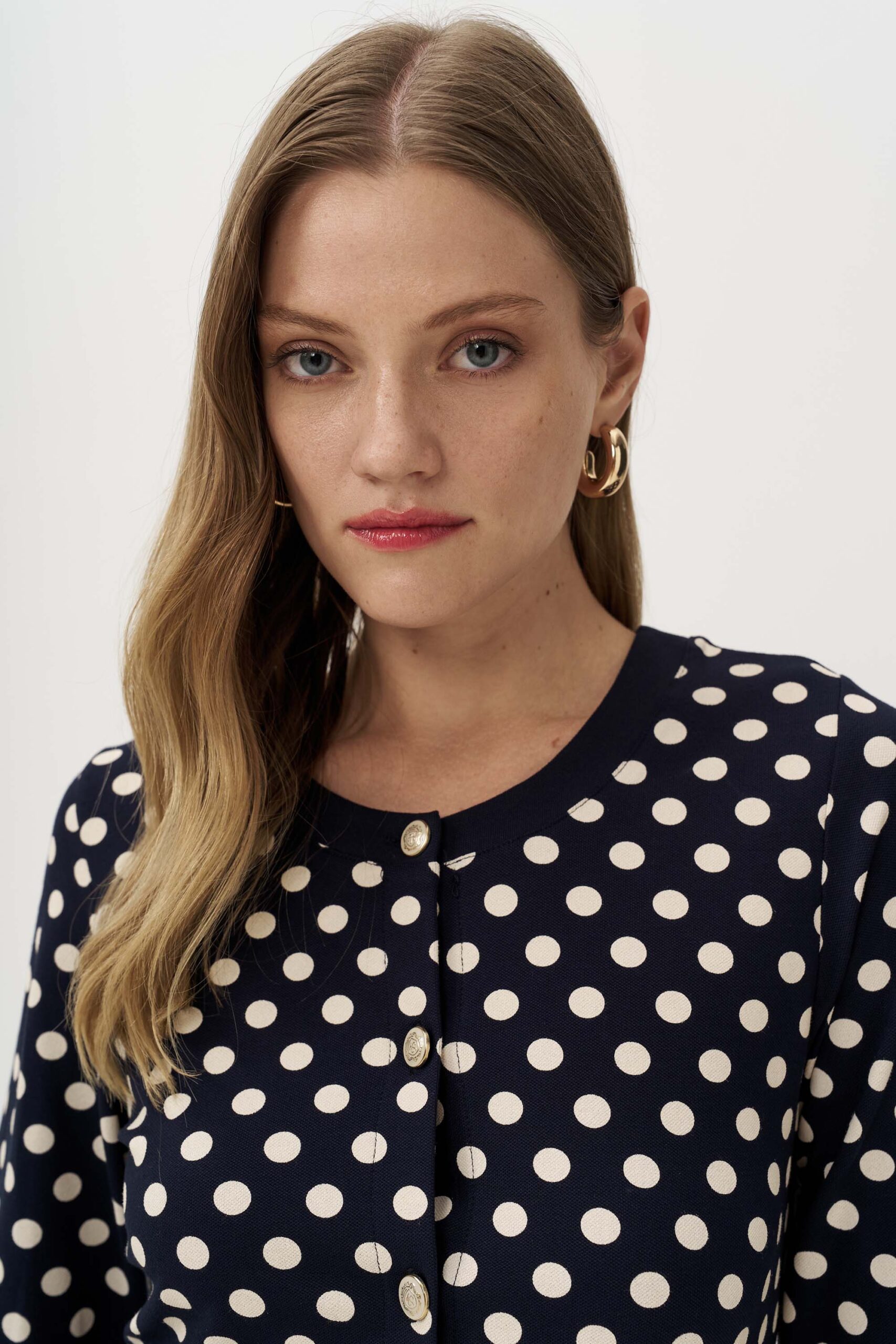 12923 Ζακέτα πουά με contrast λεπτομέρεια (2)