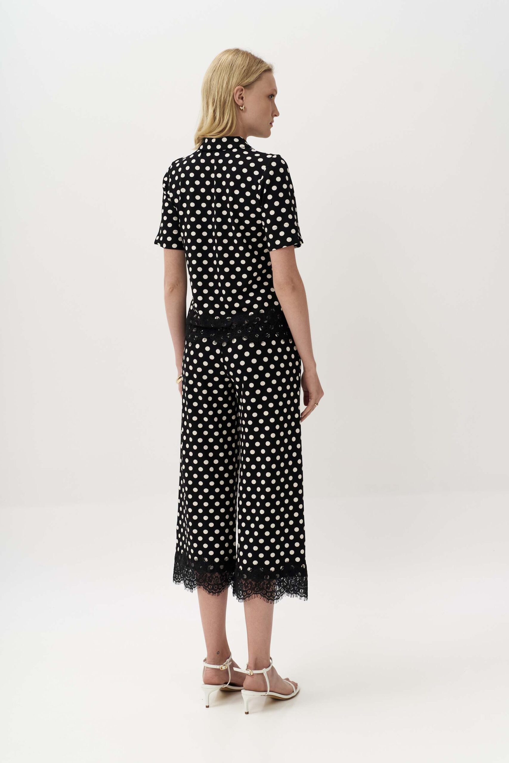 12926 Ζακέτα πουά με δαντέλα τελείωμα (4)