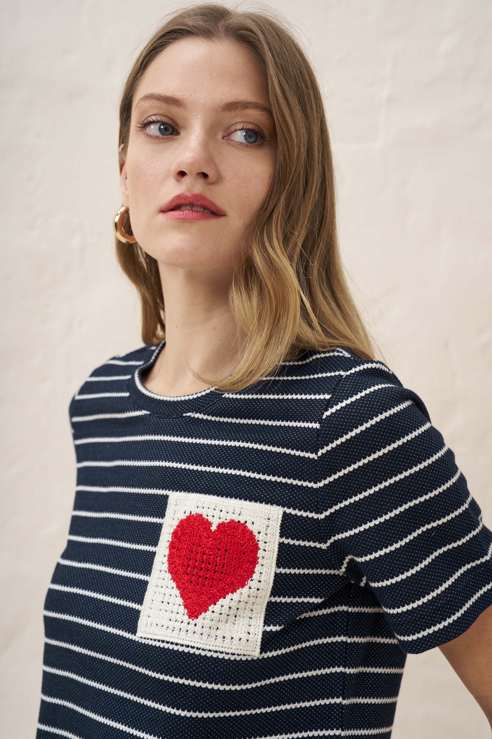 12934 Μπλούζα candy ριγέ με μοτίφ heart (3)