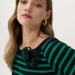 12949 Μπλούζα bubble με λουλούδι λεπτομέρεια (2)