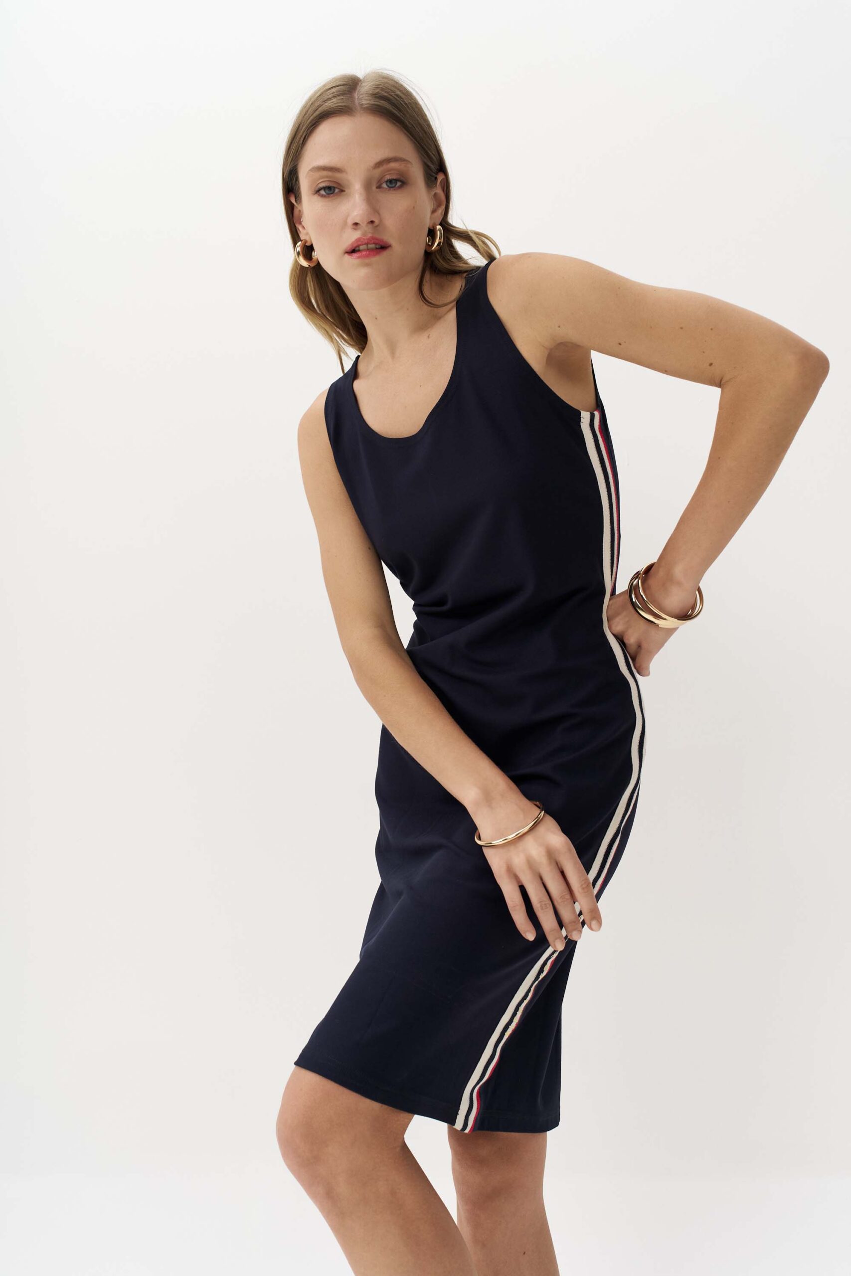 12968 Φόρεμα αμάνικο με τρίχρωμο ριπ (4)