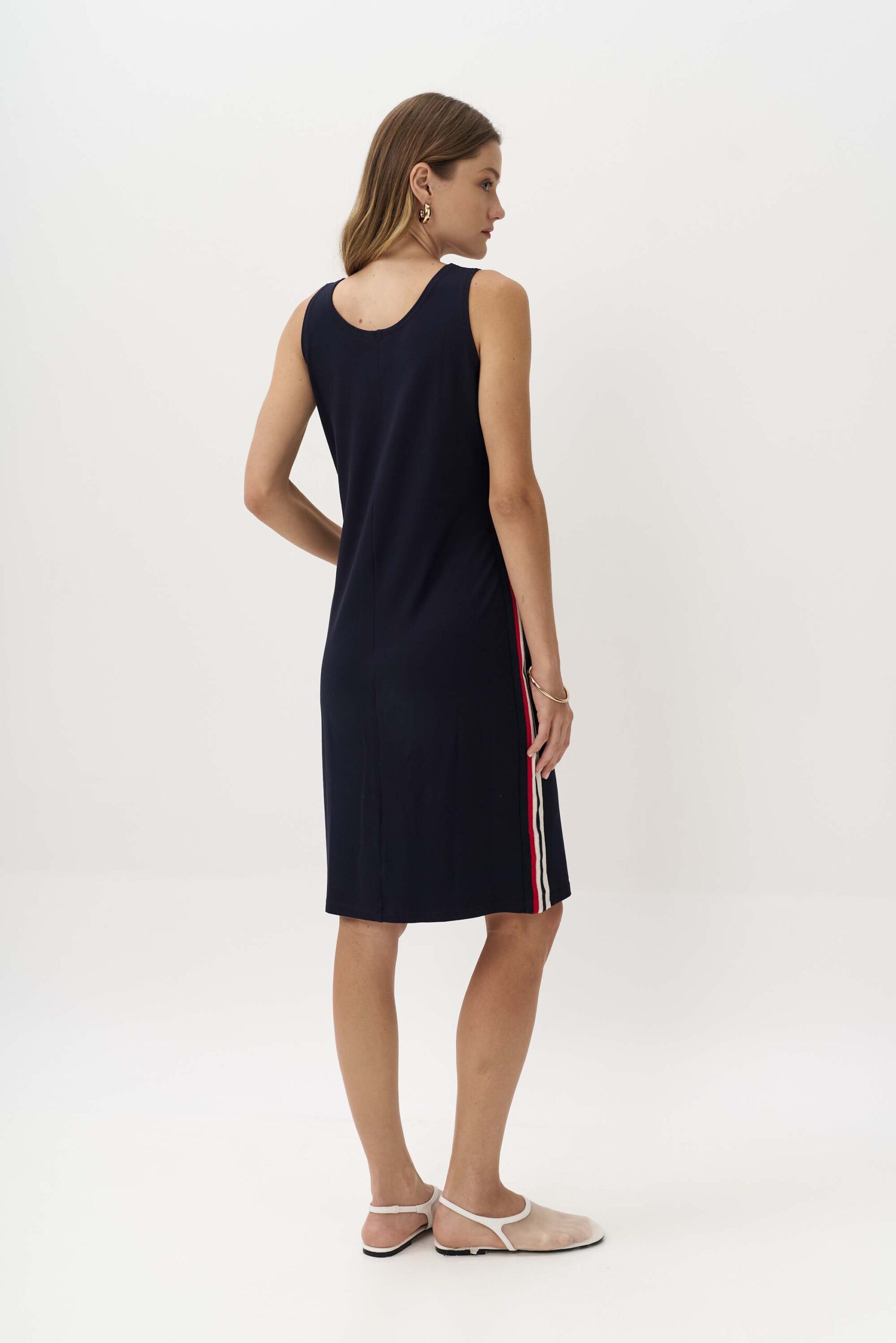 12968 Φόρεμα αμάνικο με τρίχρωμο ριπ (5)