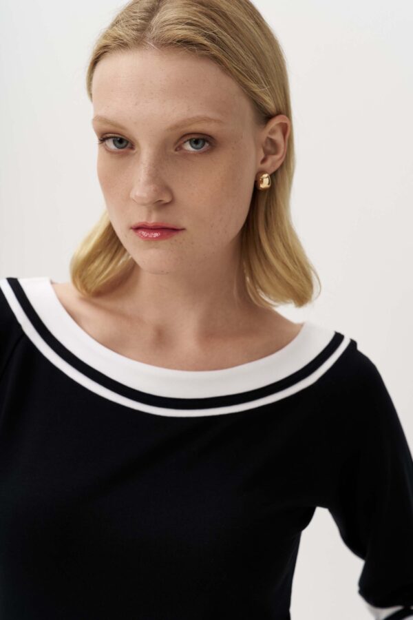 Μπλούζα ρεγκλάν με αντίθεση στη λαιμουδιά