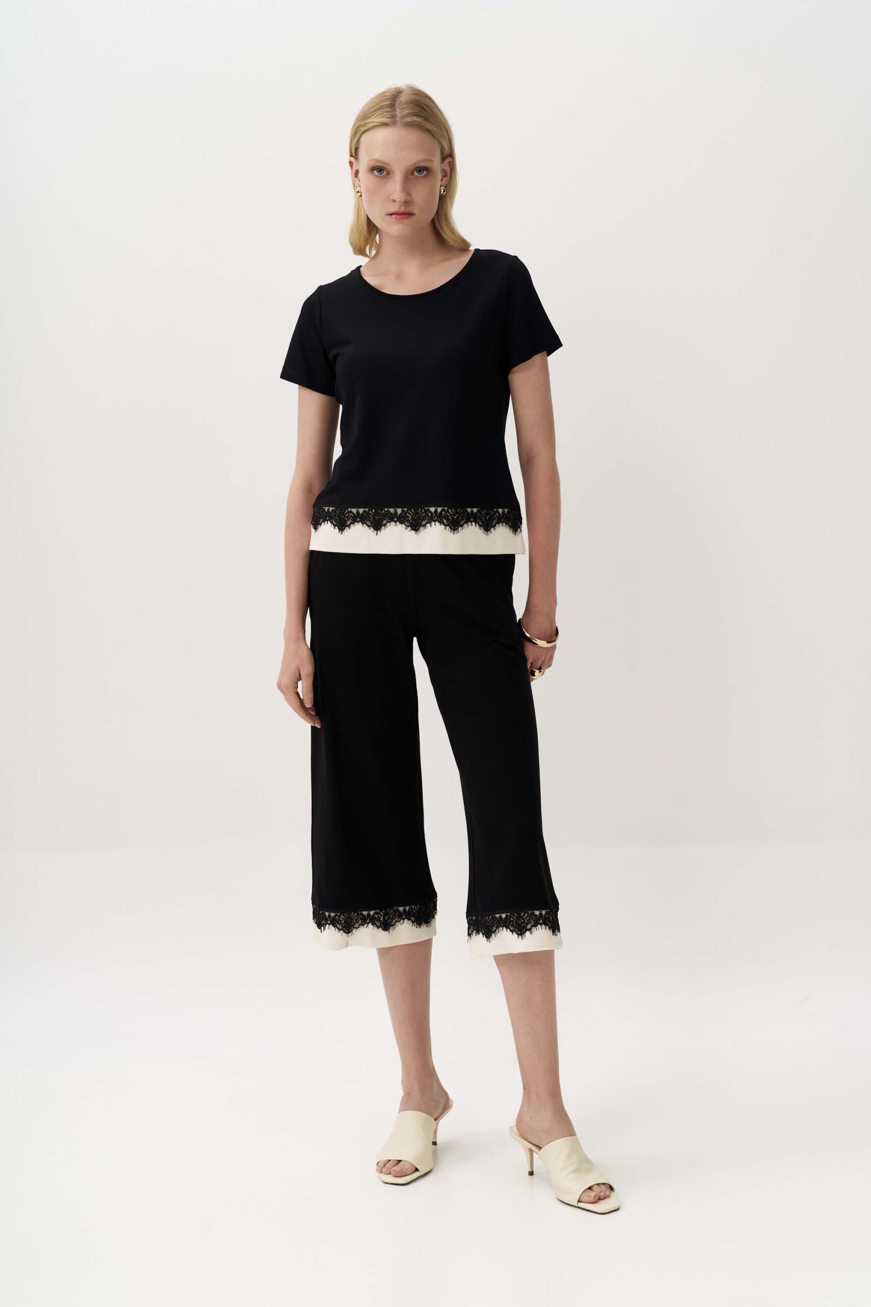 12993 Τοπ με contrast δαντέλα στο τελείωμα (2)