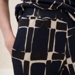 13042 Παντελόνι τύπωμα cube (3)