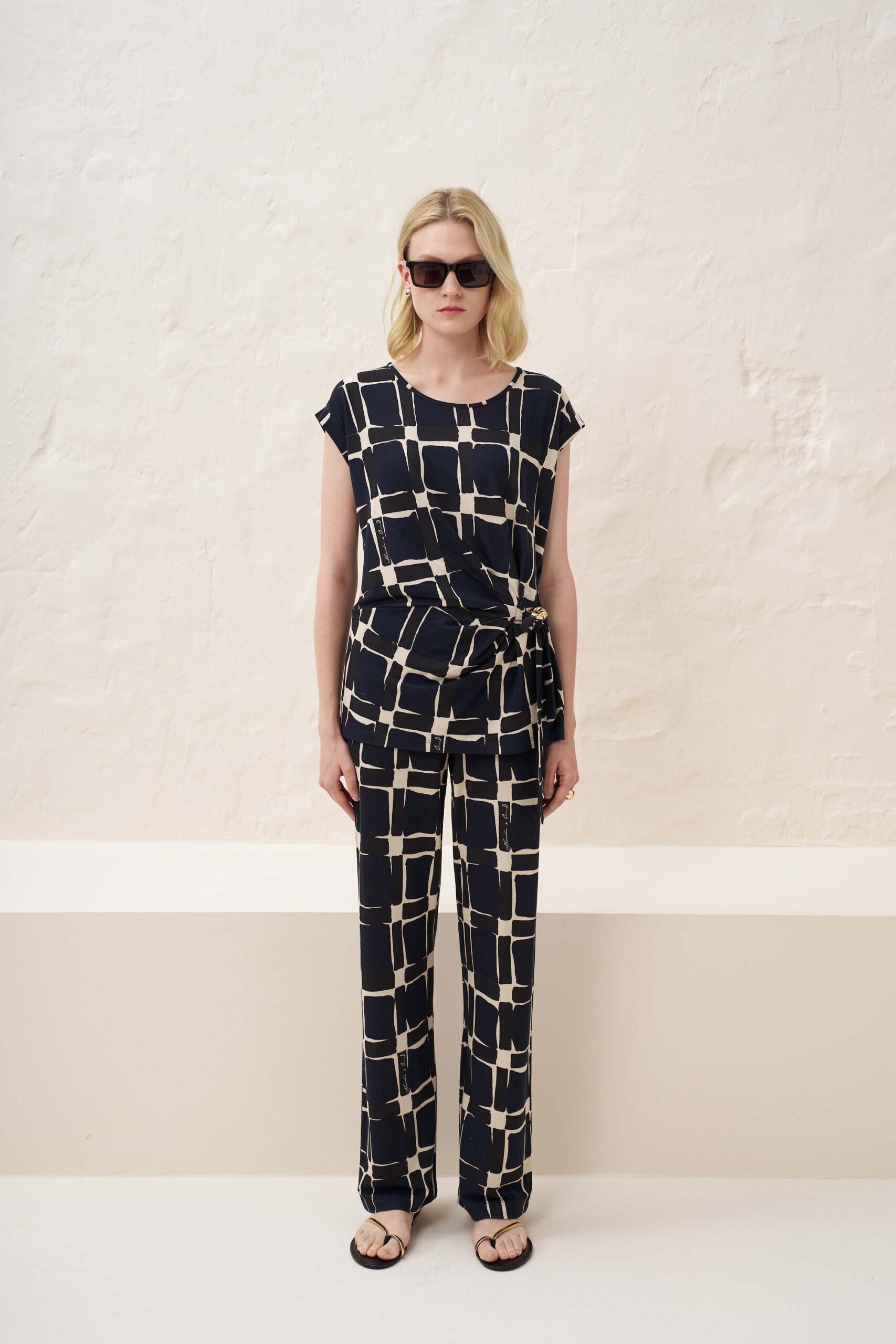 13042 Παντελόνι τύπωμα cube (4)