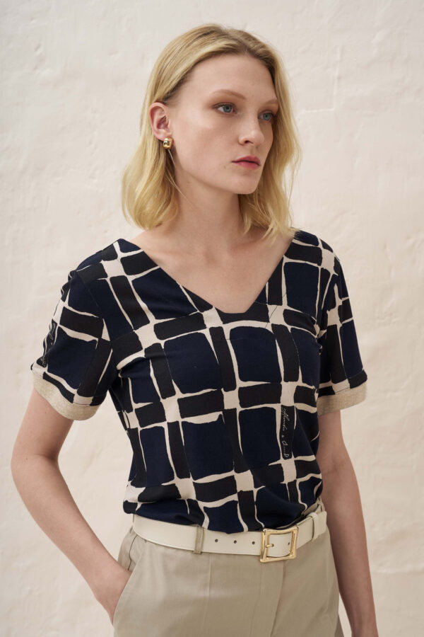 Ve cube print blouse
