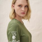 13008 Μπλούζα με κέντημα στο μανίκι (1)