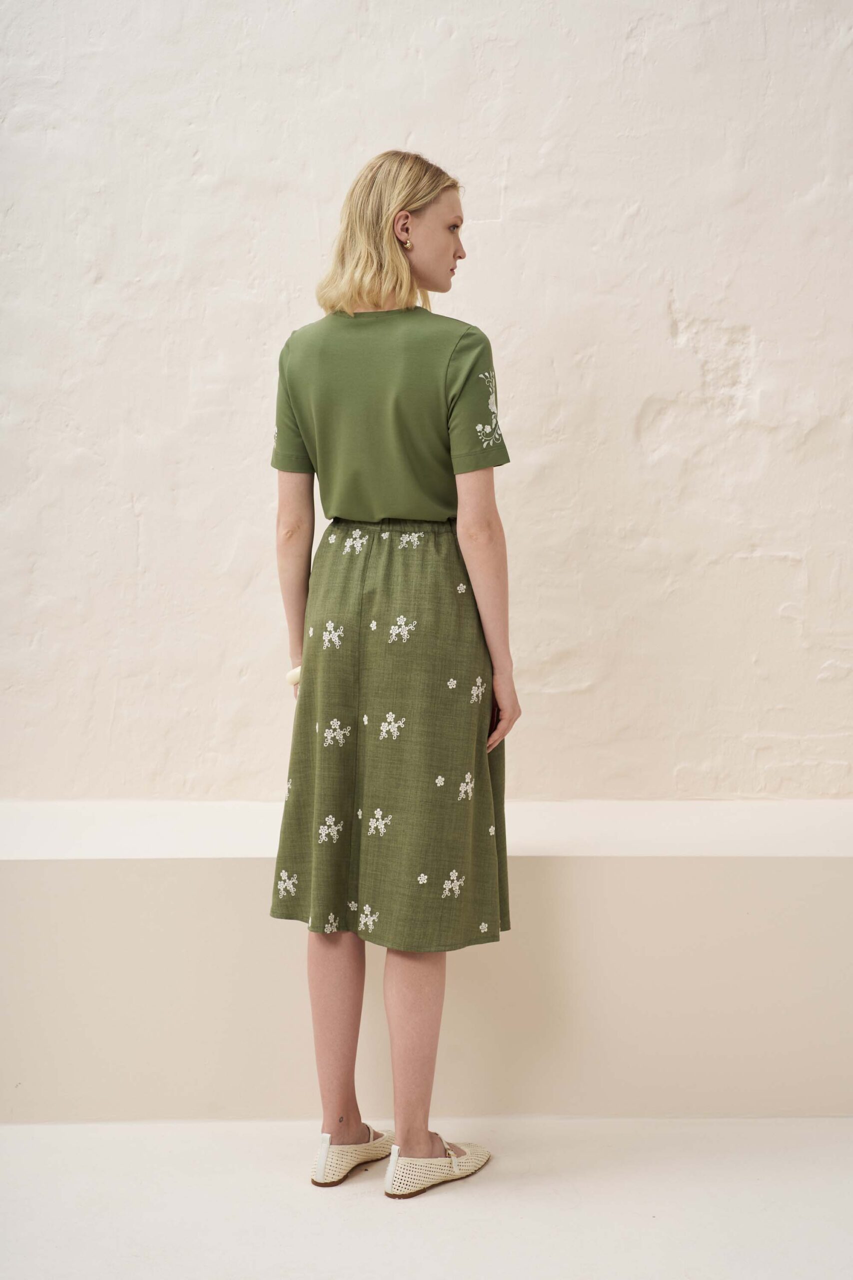 13008 Μπλούζα με κέντημα στο μανίκι (4)