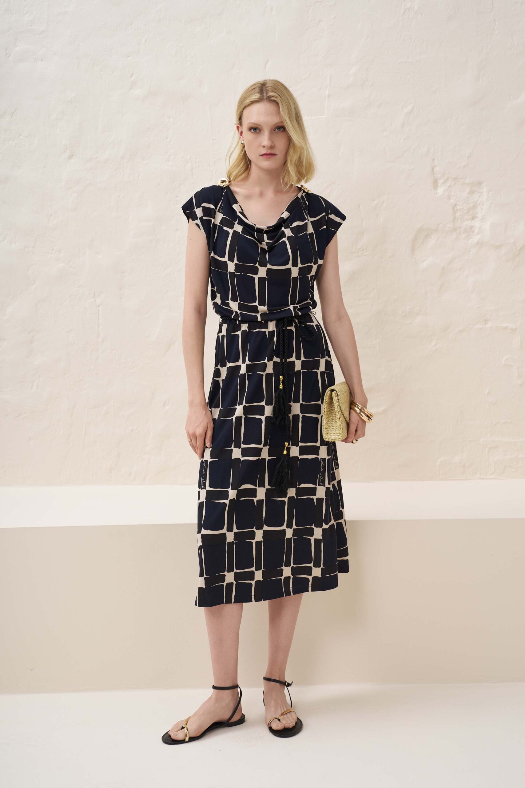 13039 Φόρεμα ντραπέ τύπωμα cube (1)