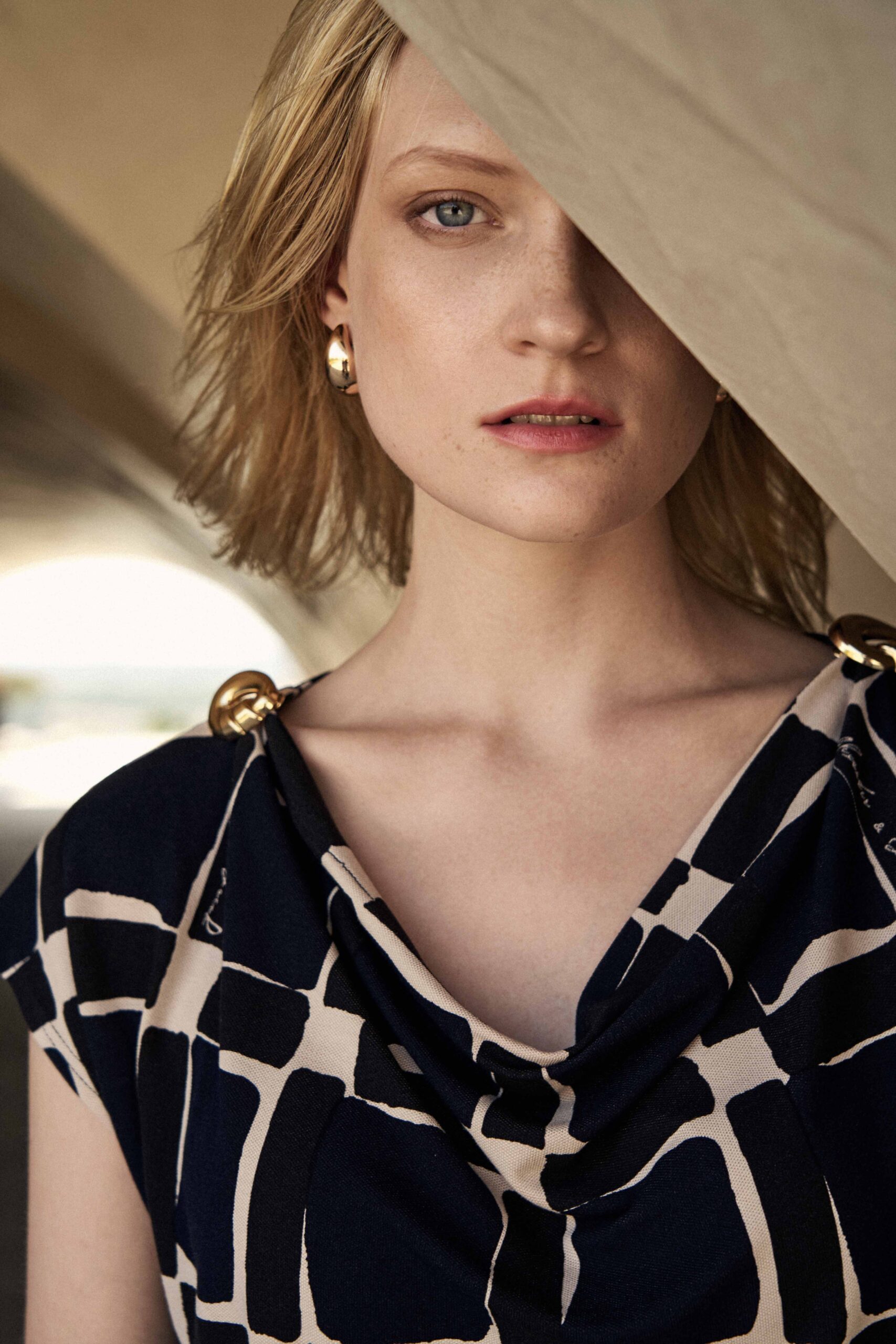 13039 Φόρεμα ντραπέ τύπωμα cube (2)