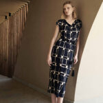 13039 Φόρεμα ντραπέ τύπωμα cube (3)