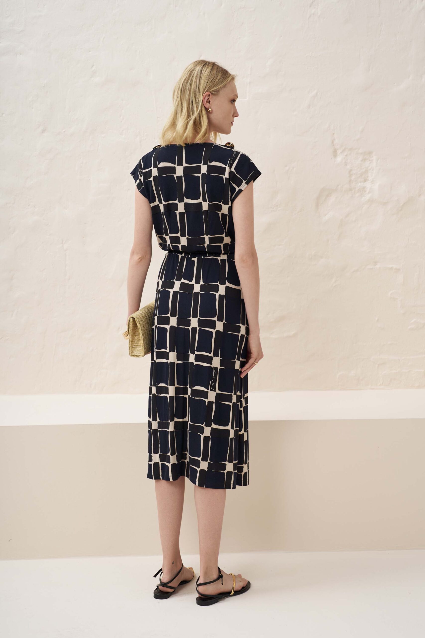 13039 Φόρεμα ντραπέ τύπωμα cube (6)